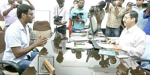 லக்கானியிடம் மனு அளித்தார் விஷால்