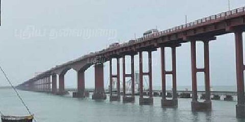 பலத்த பாதுகாப்பில் பாம்பன் பாலம்!