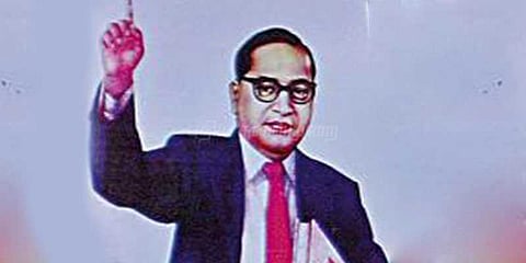 அம்பேத்கர் பதாகை கிழிக்கப்பட்டதற்கு எதிர்ப்பு தெரிவித்து சாலை மறியல்