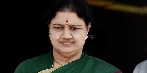 சிறையில் சசிகலாவிற்கு வழங்கப்படும் பொருட்கள் இதுதானாம்..!