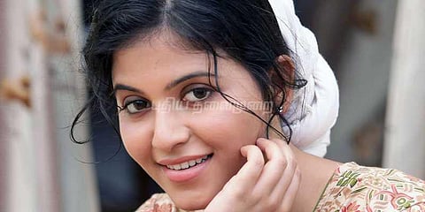 காதல் விவகாரத்துக்கு பதில் சொல்லி அலுத்துவிட்டது: அஞ்சலி அப்செட்!