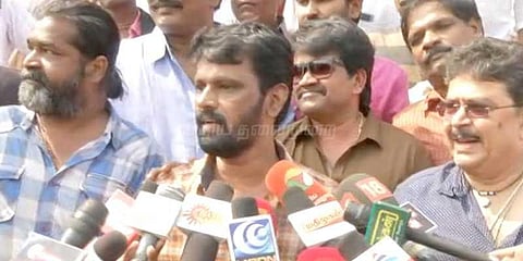 பயந்து ஓடிவிட்டார் விஷால்: சேரன் விமர்சனம்