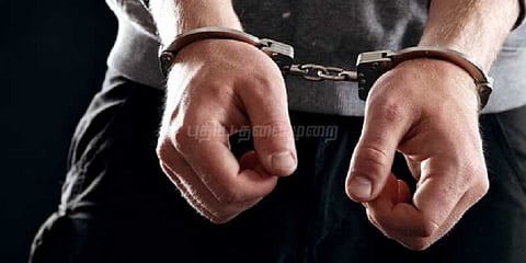 சொத்துக்காக தாயை வெட்டி கொன்ற மகன் கைது