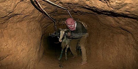 நாடுவிட்டு நாடு செல்வதற்காக தோண்டப்பட்ட காஸாவின் அபாயகரமான சுரங்கப் பாதைகள்