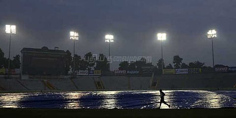 மொகாலியில் மிரட்டுது மழை: நாளைய கிரிக்கெட் போட்டிக்கு சிக்கல்!