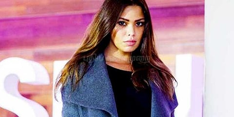 20-வது மாடியில் இருந்து விழுந்து பிரபல மாடல் பலி!