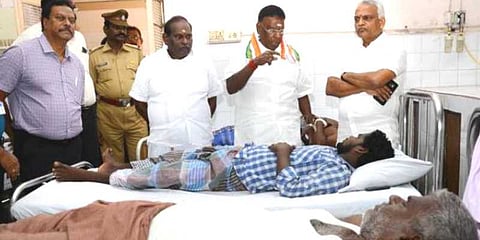 மீனவர்களை புதுச்சேரி முதல்வர் நேரில் சந்தித்து ஆறுதல்