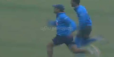 ஜூனியர் பாண்ட்யாவை ரன்னிங்கில் முந்திய சீனியர் தோனி