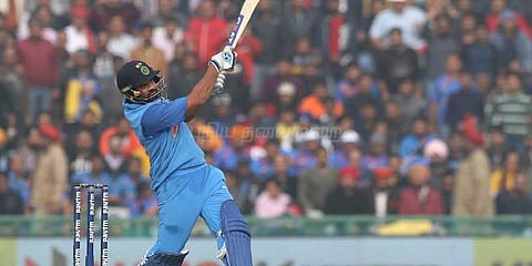 இரட்டை சதம் விளாசினார் ரோகித்: இந்தியா 392 ரன்கள் குவிப்பு