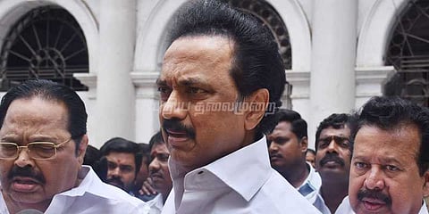 உயிரிழந்த காவலர் குடும்பத்திற்கு அரசு வேலை: ஸ்டாலின் கோரிக்கை