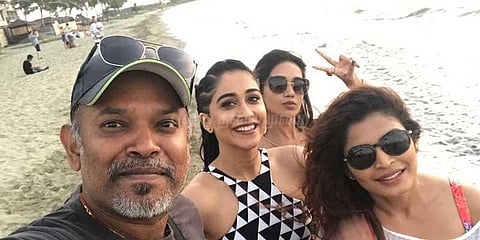 டிமானிட்டைசேஷனை கலாய்க்கிறாரா வெங்கட் பிரபு?: களைகட்டும் ‘பார்ட்டி’ டீசர்!