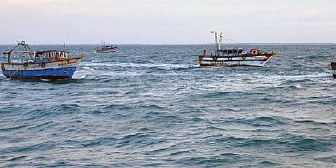 ராமேஸ்வரம் மீனவர்கள் இலங்கை கடற்படையினரால் விரட்டியடிப்பு