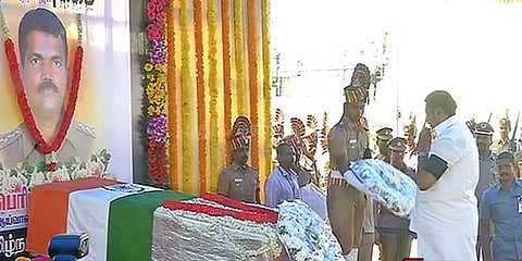 நிஜ ‘தீரன்’ பெரிய பாண்டியன் உடல் சென்னை வந்தது: முதல்வர் நேரில் அஞ்சலி!