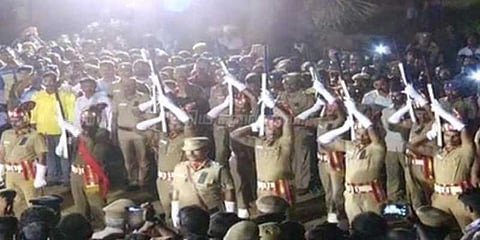 வீரத்திருமகன் பெரியபாண்டியன் உடல் 21 குண்டுகள் முழங்க நல்லடக்கம்