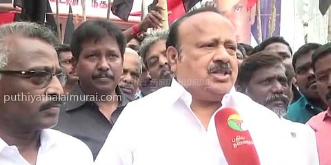 மக்களிடம் மனுக்களை பெற்று ஆளுநர் யாருக்கு அனுப்புவார்?: எம்.ஆர்.கே.பன்னீர்செல்வம்