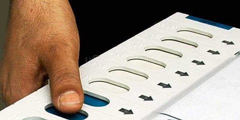 குஜராத்தில் 6 வாக்குச்சாவடிகளில் இன்று மறுவாக்குப்பதிவு