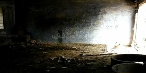 மாட்டுத் தொழுவமான தானியக் கிடங்கு: பொதுமக்கள் குமுறல்