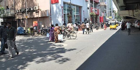 தேர்தல் பறக்கும்படை எனக்கூறி நூதன முறையில் நகை கொள்ளை