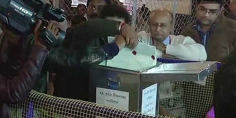 குஜராத்தில் காங்கிரஸ் முன்னிலை!