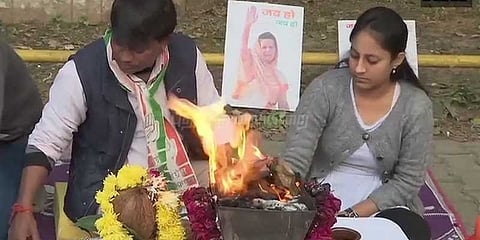 குஜராத் முன்னணி நிலவரம்: காங்கிரஸ் 85, பாஜக 81