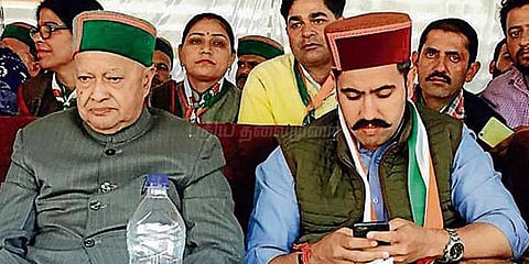 காங்கிரஸ் தோல்வி: முதல்வர் வீரபத்ரசிங், மகன் விக்ரமாதித்யா வெற்றி