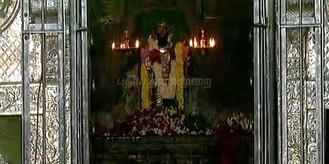 தனுசு ராசிக்கு செல்கிறார் சனிபகவான்: திருநள்ளாறு கோயிலில் சிறப்பு வழிபாடு