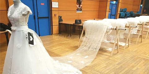 கின்னஸில் இடம்பெற்ற உலகத்திலேயே நீளமான திருமண ஆடை