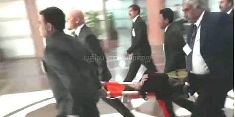 பாஜக கூட்டத்தில் மயங்கி விழுந்த பெண் அமைச்சர்