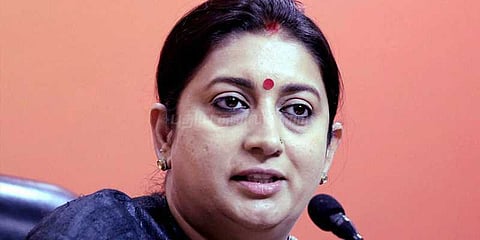 குஜராத் முதல்வர் போட்டியில் நான் இல்லை: ஸ்மிர்தி இரானி