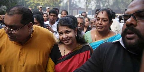 2ஜி வழக்கில் கனிமொழி விடுதலை: இனிப்பு வழங்கிய ஸ்டாலின்..!