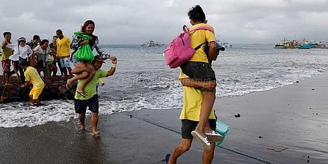 படகு விபத்தில் 4 பேர் பலி: 7 பேரை காணவில்லை