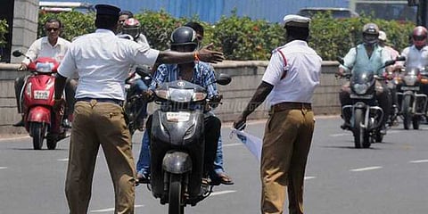 காவல்துறைக்கு ஆண்டுக்கு 10 ஆயிரம் கோடி ரூபாய் லஞ்சம்: அதிர்ச்சி தகவல்