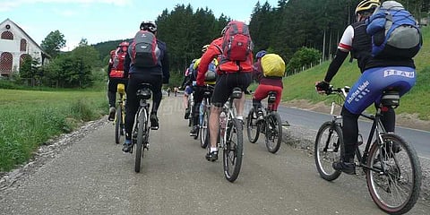 தென் இந்தியாவை சைக்கிளில் சுற்றும் பிரான்ஸ் பயணிகள்