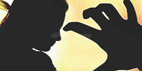 வாடகை காரில் இளம்பெண்ணுக்கு கூட்டு பாலியல் வன்கொடுமை