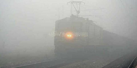டெல்லியில் கடும் பனிமூட்டம்: 17 ரயில்கள் ரத்து