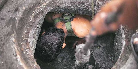 கழிவுநீர் அகற்றும் பணியில் இவ்வளவு உயிரிழப்பா?: தமிழகம் குறித்த அதிர்ச்சி ரிப்போர்ட்