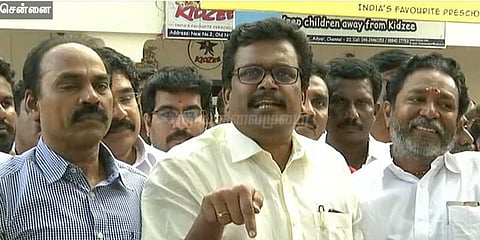 சின்னபிள்ளை தனமா நடவடிக்கை: தங்க தமிழ்ச்செல்வன் கருத்து