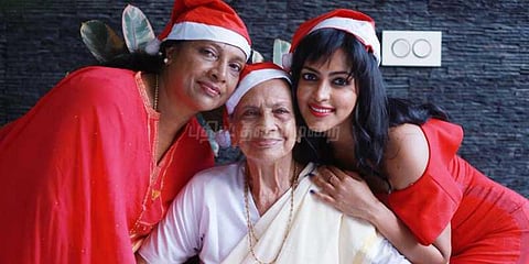 அமலா பால் கிறிஸ்துமஸ் போட்டோ கேலரி