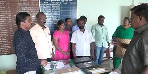 விடுப்பு எடுத்து விஏஓக்கள் போராட்டம்