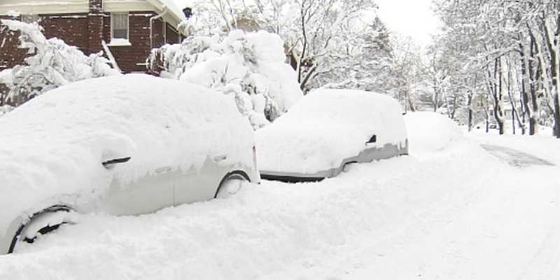 அமெரிக்காவில் 30 மணி நேரத்தில் 53 அங்குலம் பனிப்பொழிவு