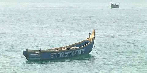 நடுக்கடலில் தத்தளித்த ராமேஸ்வரம் மீனவர்கள் மீட்பு