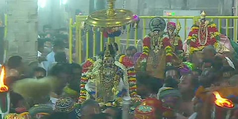 ஸ்ரீரங்கத்தில் நம்பெருமாளுக்கு மோகினி அலங்காரம்: ஏராளமான பக்தர்கள் தரிசனம்