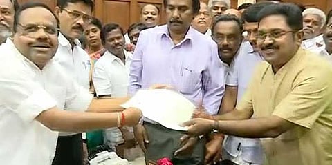 எம்.எல்.ஏ.வாக பதவியேற்றார் டிடிவி தினகரன்