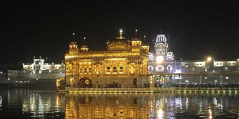 நாடு முழுவதும் புத்தாண்டு கொண்டாட்டங்கள் கோலாகலம்