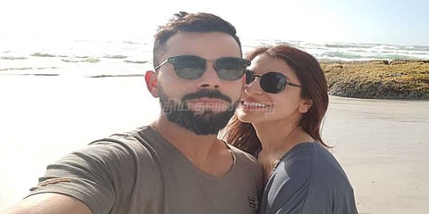 அழகை அழகுடன் ரசிக்கும் போது இன்னும் அழகு: காதல் மழையில் கோலி..!