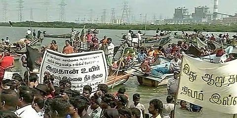 ஆற்றைக் காணோம்: பொதுமக்கள் ஆர்பாட்டம்