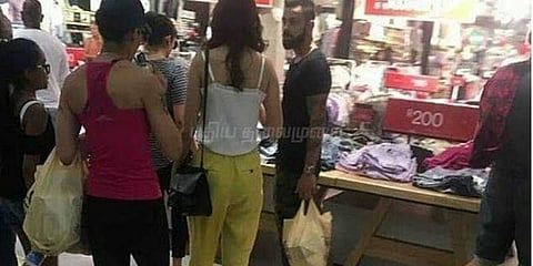 50% ஆஃபரில் விராத் - அனுஷ்கா ஷாப்பிங்: ரசிகர்கள் சுவாரஸ்ய கமென்ட்