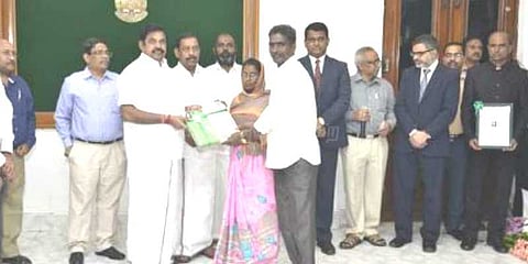 முதல்வர் தொடங்கி வைத்த விலையில்லா வேட்டி,சேலை திட்டம்