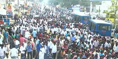 மணல் தட்டுப்பாட்டால் கட்டுமானத்துறையினர் போராட்டம்