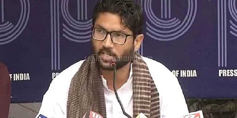 மனு சாஸ்திரமா.. அரசியலமைப்பு சட்டமா..?: பிரதமர் மோடிக்கு ஜிக்னேஷ் கேள்வி!